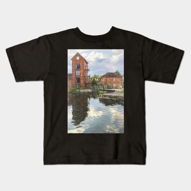 Canalside Living In Newbury Kids T-Shirt by IanWL